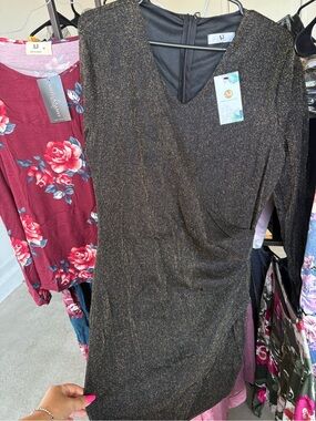 Amelia James Black & Gold Long Sleeve V-Neck Dress